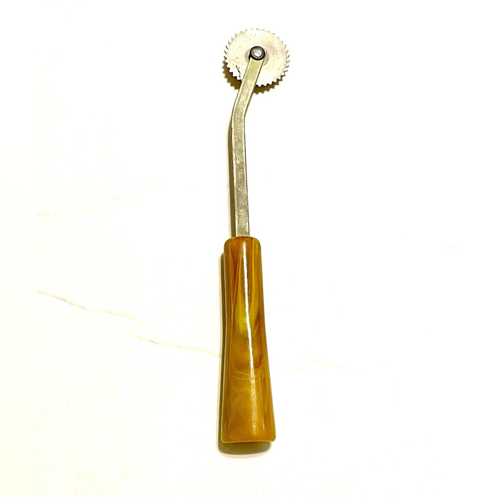 Old Bakelite Sewing Pattern Wheel Marker